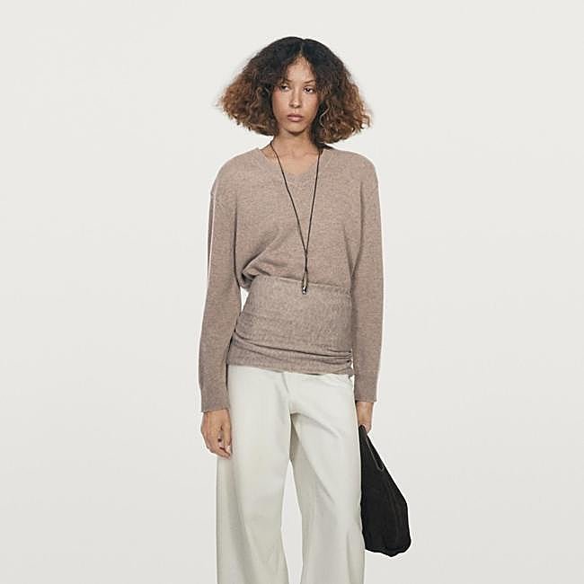 Jersey beige de punto fino de Massimo Dutti, 69,95 euros.