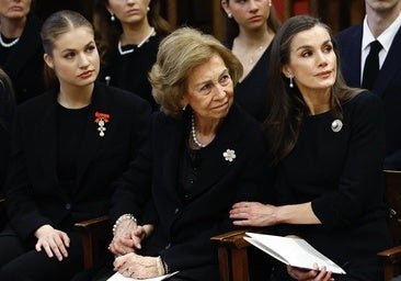 Duelo de broches en el funeral de Irene de Grecia: el lenguaje secreto del accesorio royal más poderoso