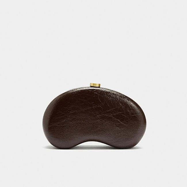 Clutch de fiesta efecto craquelado (25,99€)