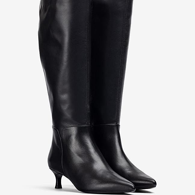 Botas negras lisas de piel de Unisa, 159,90 euros.