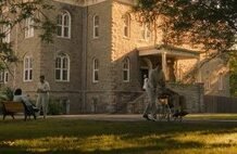 Todos nos preguntamos por qué ‘It: Bienvenidos a Derry’ no está renovada todavía por una temporada 2. Hasta el propio jefe de HBO se lo pregunta