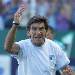 El fuerte mensaje de Costas en Racing que involucró a Boca y River