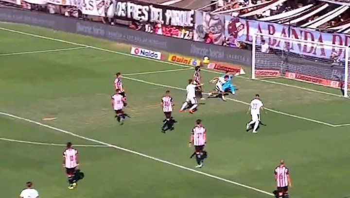 Zapiola convirtió pero el árbitro lo anuló por offside de Mainero. Polémico... (Foto: captura TV).