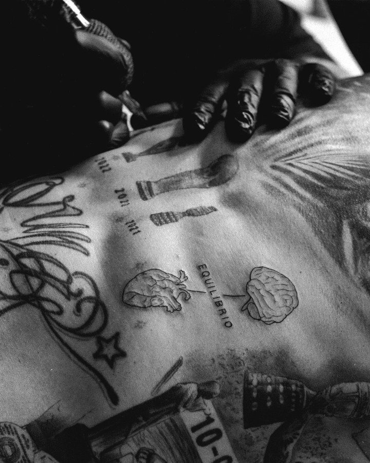 El tatuaje de Otamendi con la Copa del Mundo (Foto: Instagram @nicolasotamendi30).