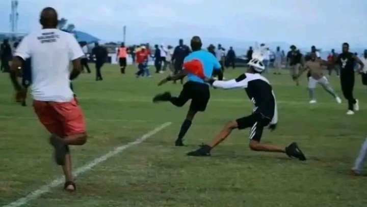 La agresión al referí.