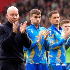 El equipo que perdió ante su clásico rival y sufrió el descenso más prematuro en la historia del fútbol inglés