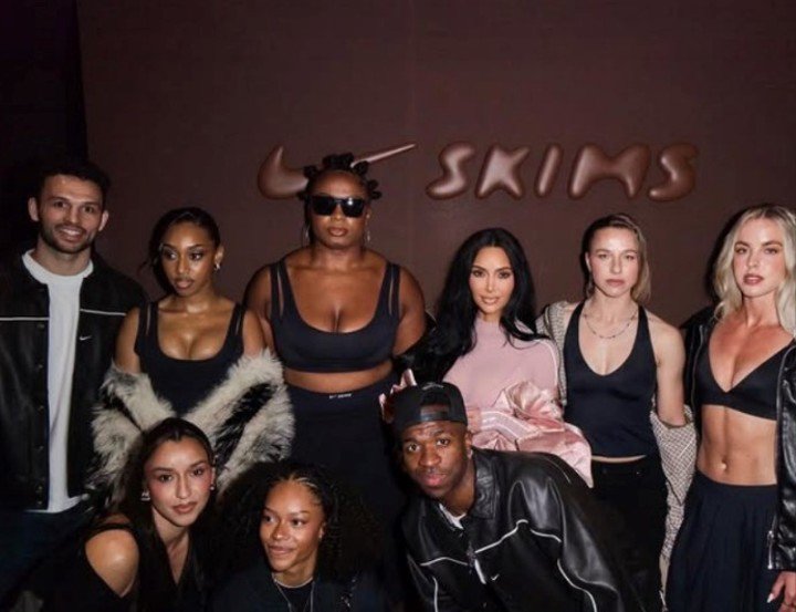 Vinicius en el evento de NikeSKIMS.