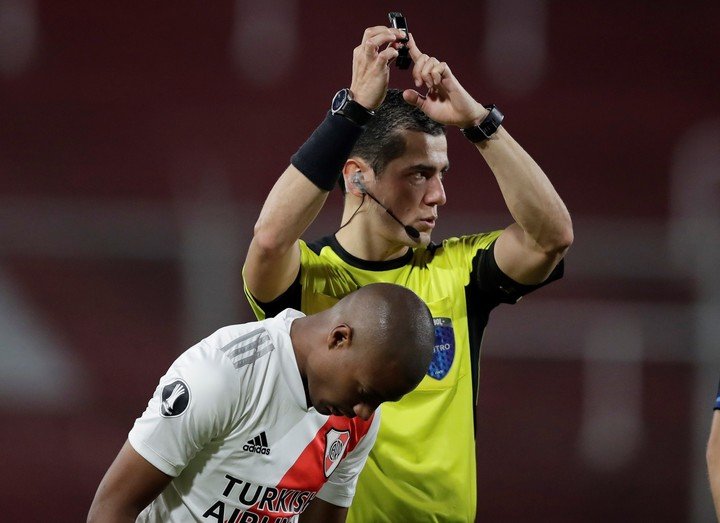 Andrés Rojas en River ante Nacional, en 2020.