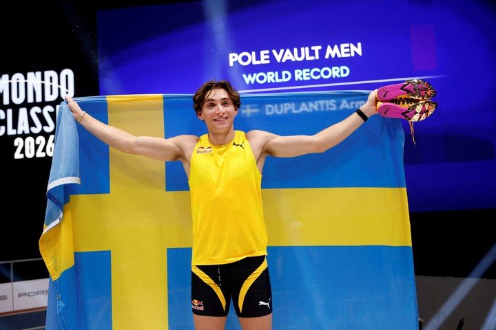 Armand Duplantis en el Mondo Classic de Uppsala. (REUTERS).