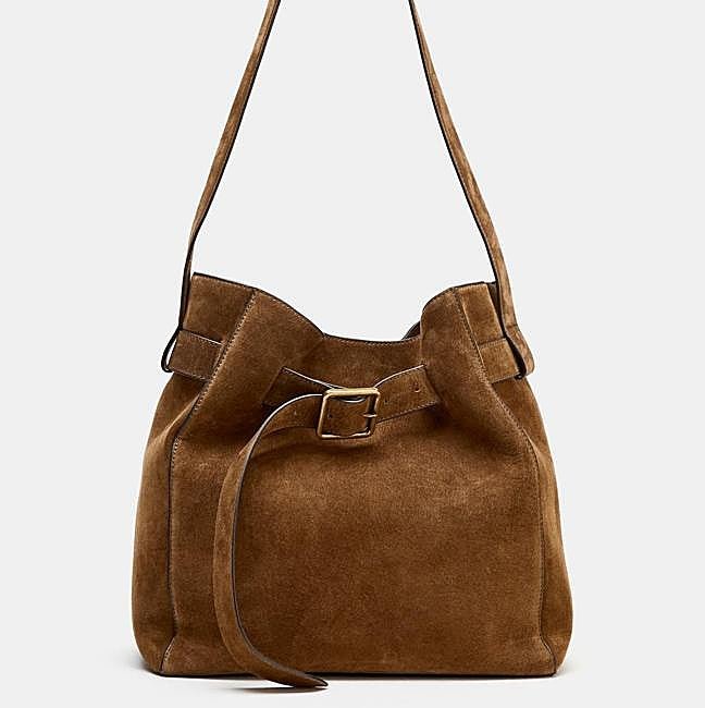 Saca piel detalle cinturón (79,95€)