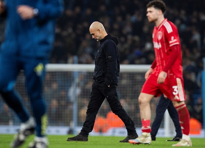 Guardiola y la frustración tras el empate con Nottingham Forest. EFE/EPA/PETER POWELL