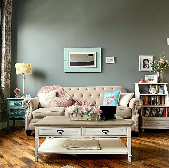 Rosa pálido + amarillo vanilla.