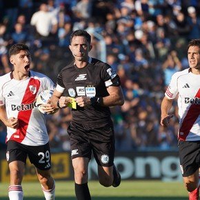 El uno por uno de las polémicas en Estudiantes (RC)-River: el VAR salvó tres veces a Arasa