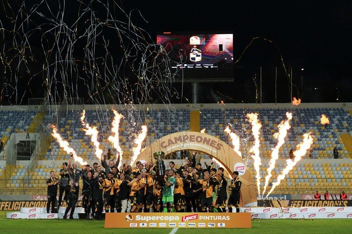 Coquimbo llega con un envión positivo a la Libertadores: dos títulos en menos de dos meses.