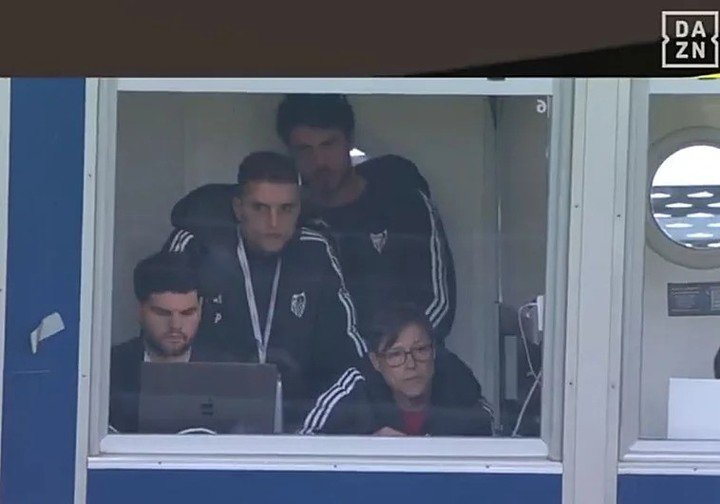 Almeyda: del palco contra el Getafe al micro contra el Betis.