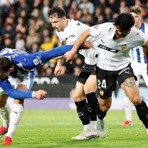 Ya sin Coudet, no bastó el doblete de Boyé en la increíble derrota de Alavés