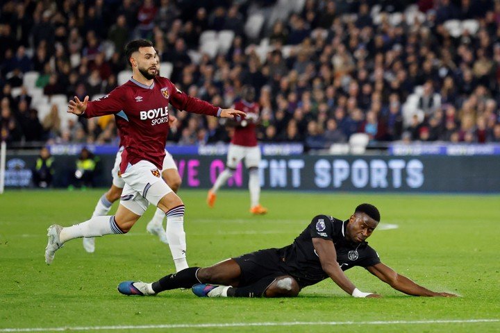 El Taty jugó 75' en el empate frente al City (EFE).