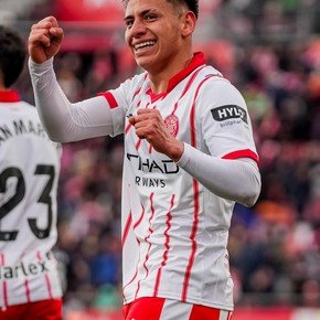 Video: primer gol y asistencia de chilena del Diablito Echeverri en el Girona