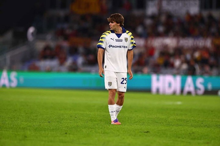 Benjamín Cremaschi salió lesionado con Parma.