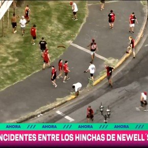Video: los incidentes entre los hinchas de Newell's y la Policía luego del clásico rosarino