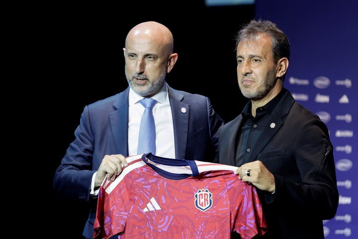 "Prometo mucho trabajo y sacrificio para que tengamos éxito", firmó Batista. 