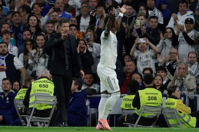El gesto que hizo Diego Simeone cuando Vinicius metió una arenga en el Bernabéu