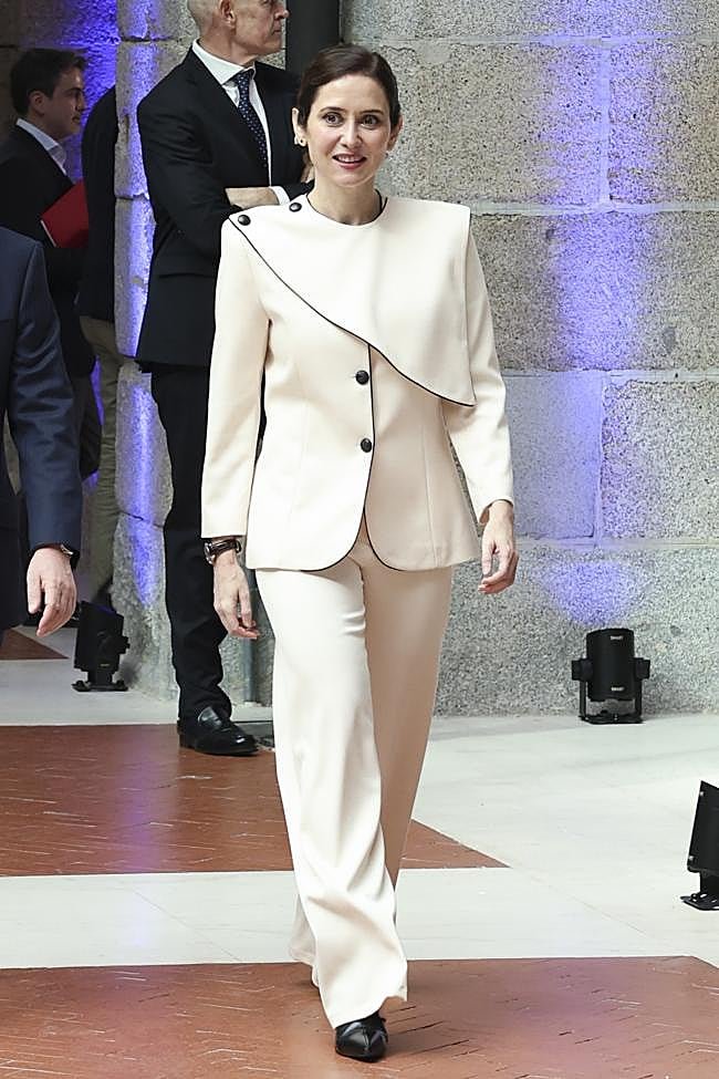 Ayuso con el traje de Vogana.