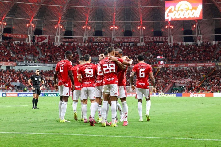 El festejo por el gol de Mercado.