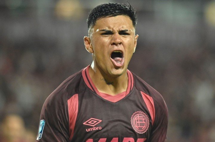 El grito de Dylan Aquino: el pibe de los tres goles de Lanús a Newell's (Fotobaires).