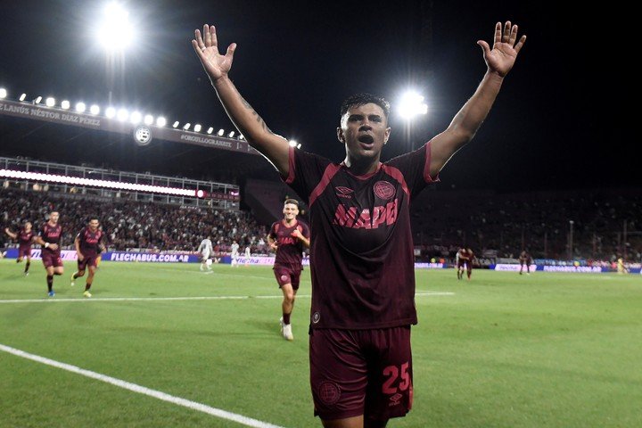 Lanús goleó a Newell's (DIEGO HALIASZ / PRENSA LANÚS).