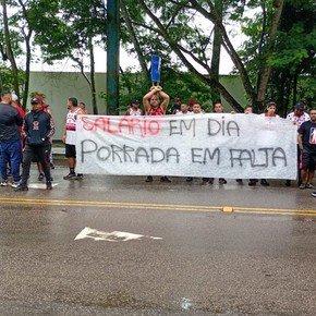 Tras la derrota ante Lanús, hubo protesta de los hinchas de Flamengo en el predio de entrenamiento