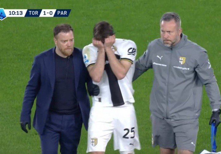 Así se retiró Cremaschi. (Captura de pantalla de transmisión oficial)