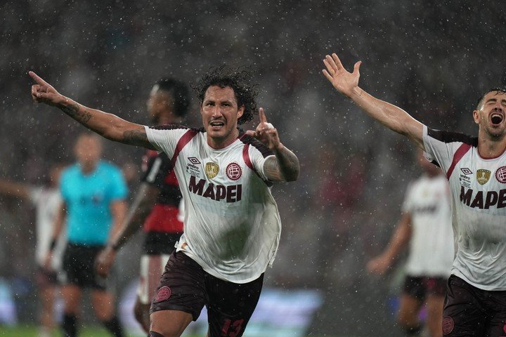 Canale festeja en Lanús, ante Flamengo.