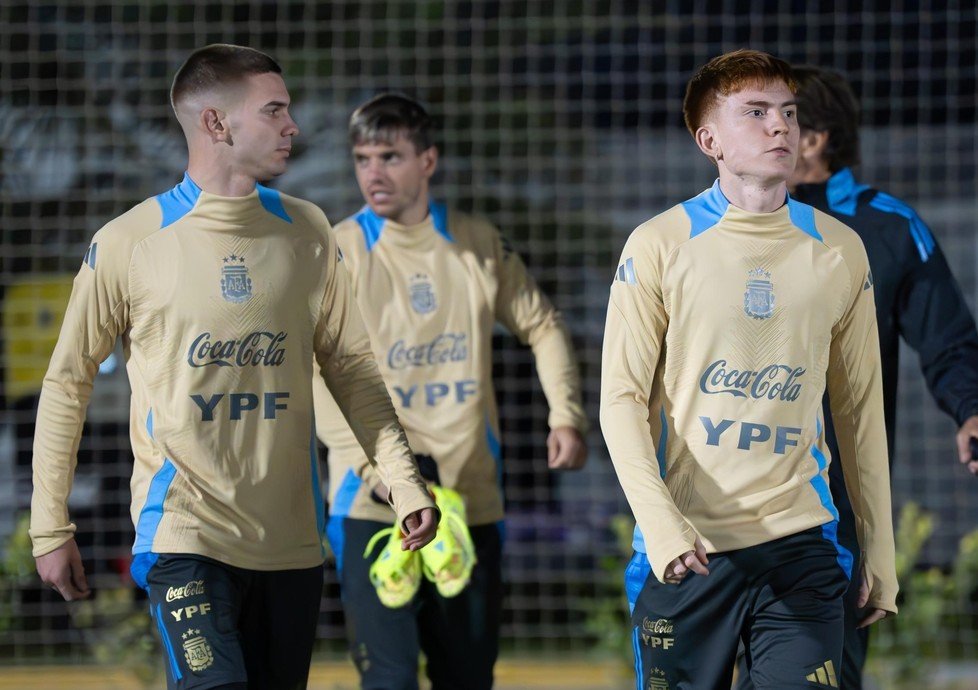 Barco junto a Mastantuono en una de sus primeras convocatorias (Prensa Selección Argentina).