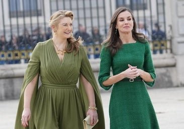 La reina Letizia y Estefanía de Luxemburgo en el Palacio Real: sintonía, regalos y unas escaleras interminables