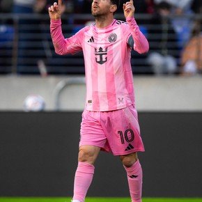 Video: el golazo de Messi para quedar a uno de los 900