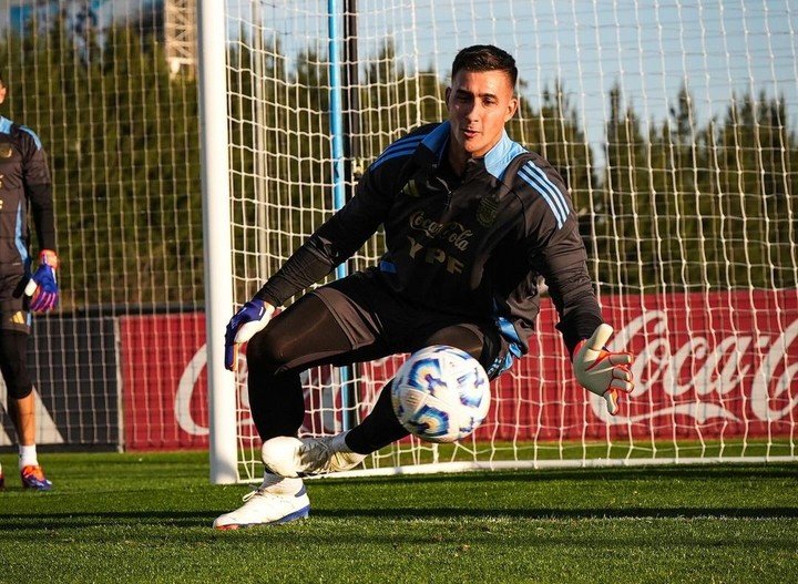 Juan Musso en la Selección Argentina (Prensa AFA).