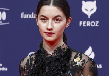 De Blanca Soroa a Victoria Luengo: los estilismos de las invitadas a la alfombra roja de los Premios Feroz 2026