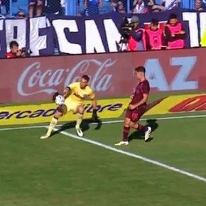 Polémica en Vélez vs. Lanús: ¿por qué fue un acierto de Dóvalo no mostrarle la segunda amarilla a Losada?