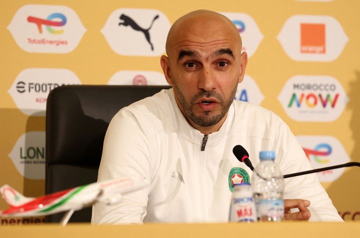 Hoalid Regragui en una conferencia de prensa.