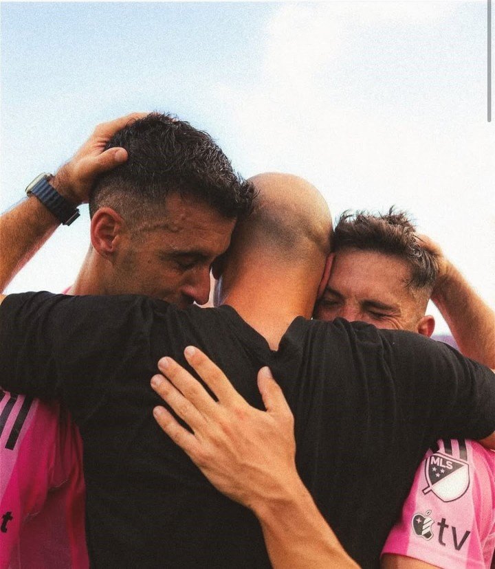 Mascherano, junto a Jordi Alba y Busquets. (Foto: @mascherano14)