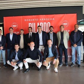 Emotivo homenaje y presentación de un libro sobre Bilardo en Sevilla