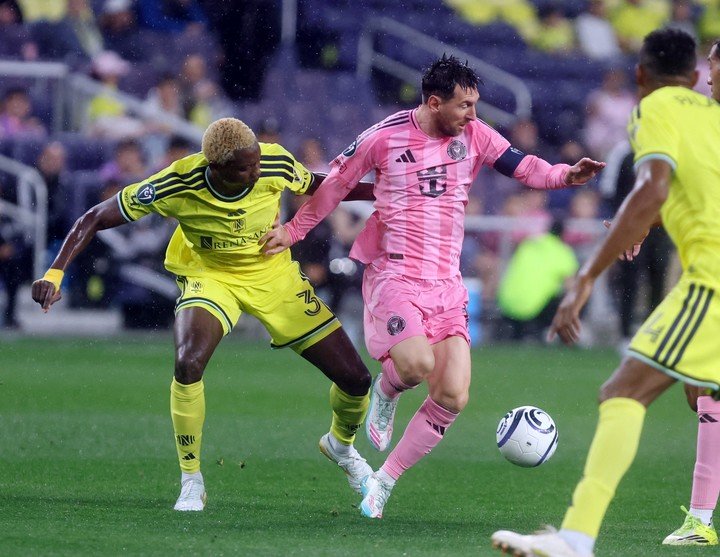 Mar 11, 2026; Nashville, Tennessee, USA; Inter Miami CF forward Lionel Messi (10) attacks as Nashville SC defender Maxwell Woledzi (3) defends during their 2026 Concacaf Champions Cup Round of 16 Leg 1 game at GEODIS Park. Mandatory Credit: Alan Poizner-Imagn Images