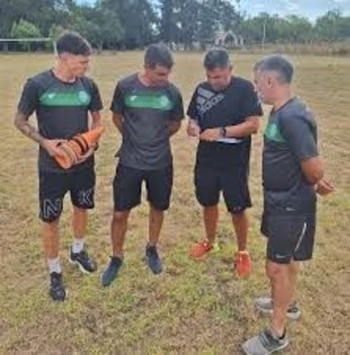 Elía en Uribelarrea FC.