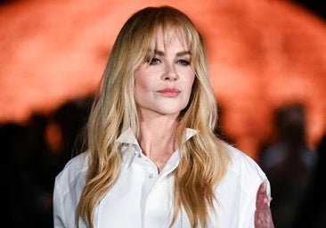 Nicole Kidman reivindica el pelo rizado con el corte de pelo que mejor queda: flequillo y a capas
