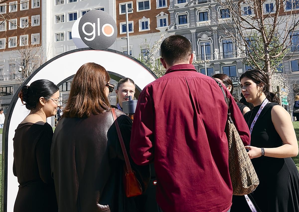 Imagen secundaria 1 - OMODA Madrid es Moda arranca con un espectacular desfile en la Plaza de España: el futuro de la moda de autor empieza aquí y reivindica la artesanía