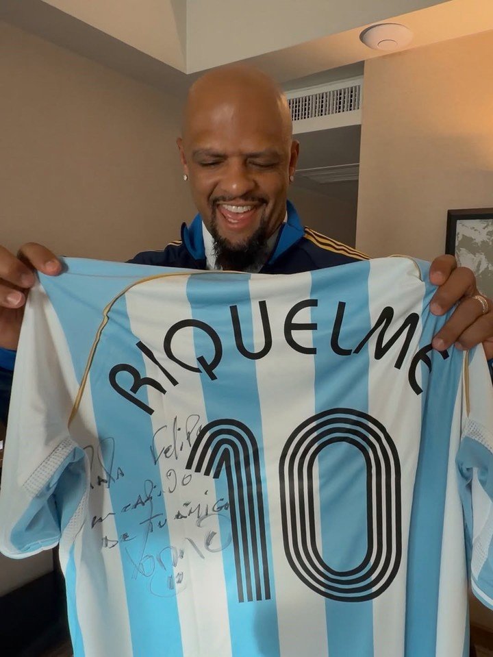 Felipe Melo se llevó la 10 de Román.