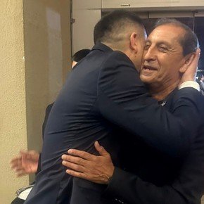 Riquelme en el sorteo de la Copa: abrazo con Ramón Díaz, regalos a Felipe Melo y su reacción con los rivales de Boca