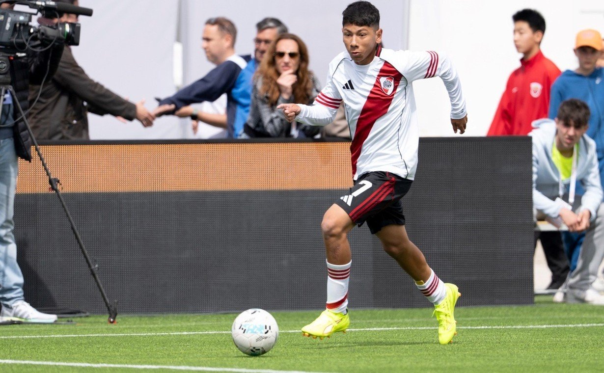 Tartu, el 7 de River, la rompió: dos goles.