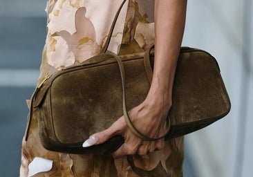 Bolsos de ante, el complemento todoterreno que eleva tu look y nunca pasa de moda